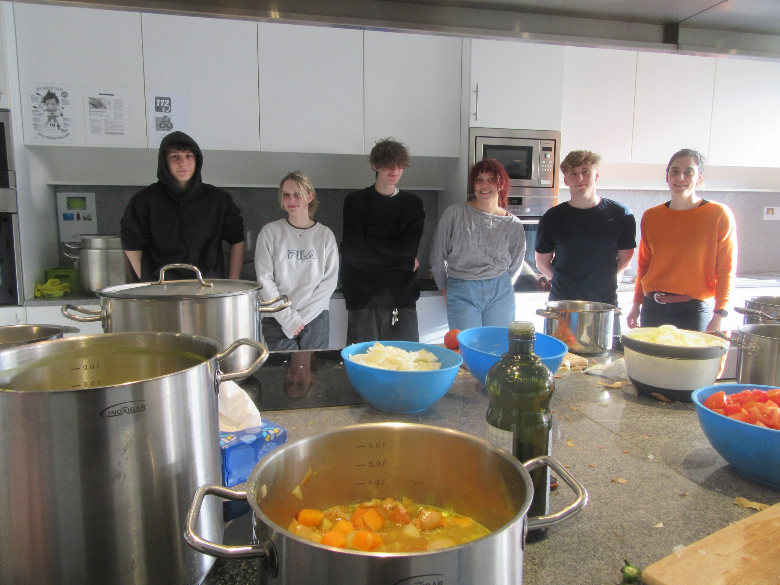 Leerlingen 6TW maken soep voor #iktrekhetmijaan binnen vak Ecologie